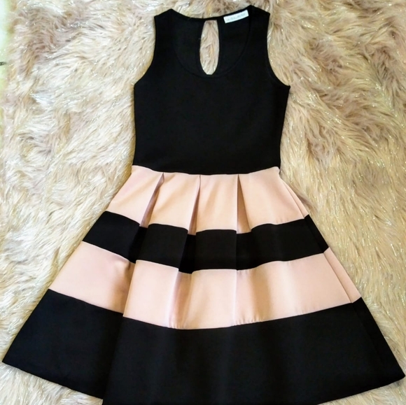 Dress - Picture 1 of 2